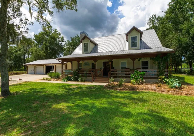 Photo 1 of Single family home for sale at 13210 S Oakview Ave, Floral City, FL 34436 | MLS# V4951472 | Listing updated on 2026-09-25