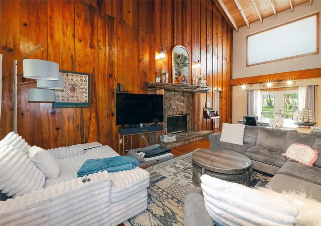 Photo 3 of Single family home for sale at 13210 S Oakview Ave, Floral City, FL 34436 | MLS# V4951472 | Listing updated on 2026-09-25