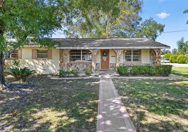 Single family home for sale at 10830 SE 52nd Avenue, BELLEVIEW, FL 34420 | MLS# OM732830