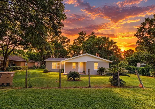 Single family home for sale at 914 NW 14th Avenue, OCALA, FL 34475 | MLS# S5158237