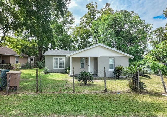 Single family home for sale at 914 NW 14th Avenue, OCALA, FL 34475 | MLS# S5158237