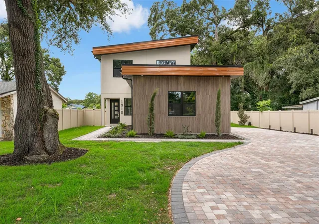 Single family home for sale at 1910 Cloverlawn Ave, Orlando, FL 32806 | MLS# O6444492 | Listing updated on 2026-10-10