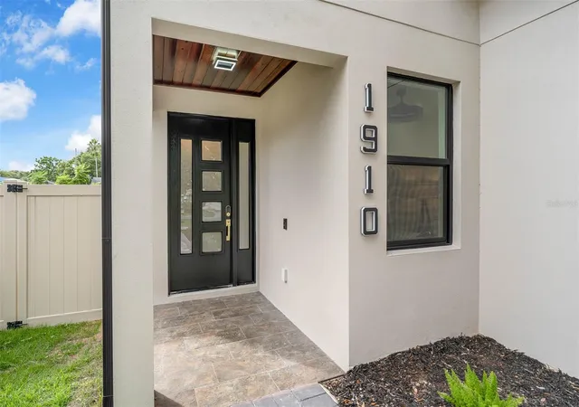 Photo 1 of Single family home for sale at 1910 Cloverlawn Ave, Orlando, FL 32806 | MLS# O6444492 | Listing updated on 2026-10-10