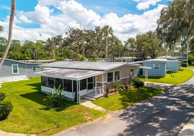 Photo 3 of Manufactured home for sale at 162 Woodmere Dr #A, Eustis, FL 32726 | MLS# G5118225 | Listing updated on 2026-09-25