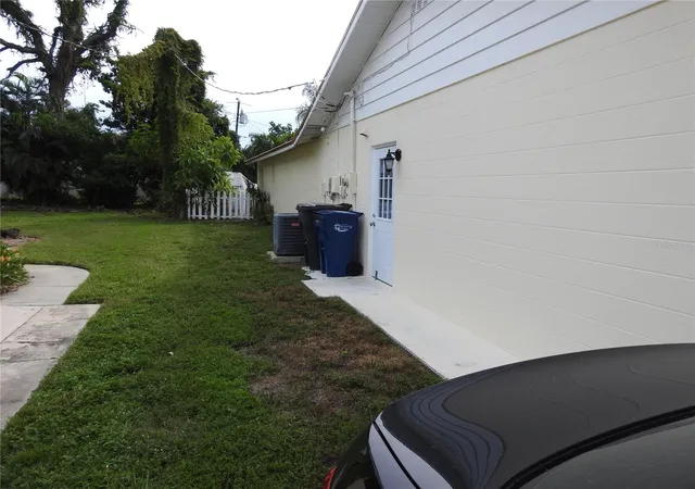 Photo 3 of Single family home for sale at 7611 Senrab Dr, Bradenton, FL 34209 | MLS# O6444495 | Listing updated on 2026-10-10
