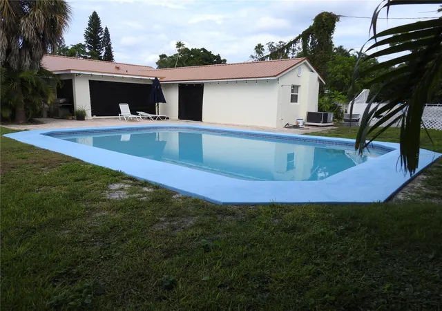 Photo 3 of Single family home for sale at 7611 Senrab Dr, Bradenton, FL 34209 | MLS# O6444495 | Listing updated on 2026-10-10