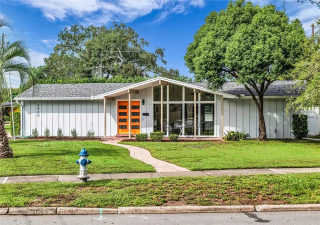 Photo 3 of Single family home for sale at 3400 Neptune Dr, Orlando, FL 32804 | MLS# O6444497 | Listing updated on 2026-10-07
