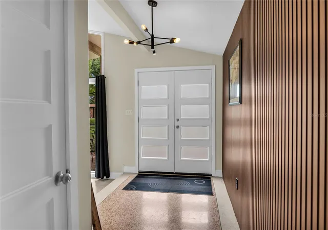 Photo 4 of Single family home for sale at 3400 Neptune Dr, Orlando, FL 32804 | MLS# O6444497 | Listing updated on 2026-10-07