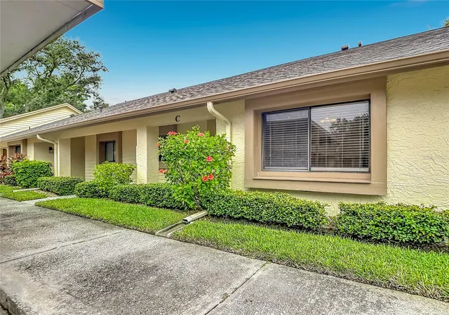 Listing Photo 4 - Condo for sale in building located at 2546 Oakleaf Ln, CLEARWATER, FL 33763 - Unit #35C