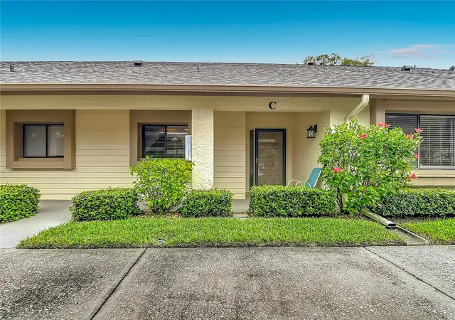 Listing Photo 5 - Condo for sale in building located at 2546 Oakleaf Ln, CLEARWATER, FL 33763 - Unit #35C