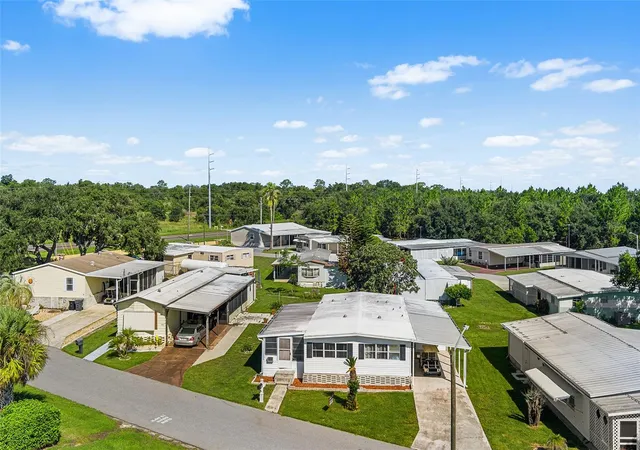Photo 3 of Manufactured home for sale at 115 Cherrywood Dr, Lake Wales, FL 33898 | MLS# L4965314 | Listing updated on 2026-09-25