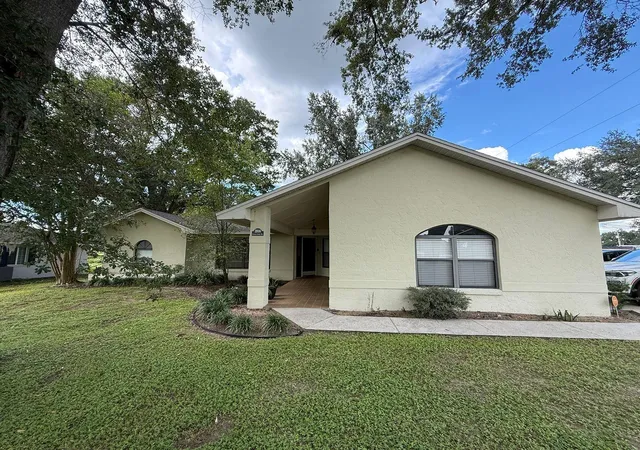 Photo 4 of Single family home for sale at 3916 Crews Lake Dr, Lakeland, FL 33813 | MLS# L4965315 | Listing updated on 2026-09-26