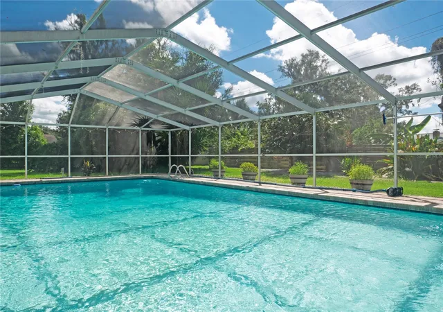 Photo 2 of Single family home for sale at 615 Valle Vista Dr, Brandon, FL 33511 | MLS# TB8551829 | Listing updated on 2026-09-26