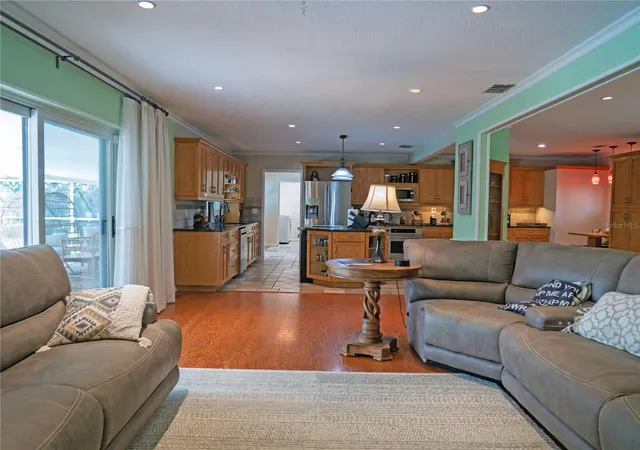 Photo 4 of Single family home for sale at 615 Valle Vista Dr, Brandon, FL 33511 | MLS# TB8551829 | Listing updated on 2026-09-26