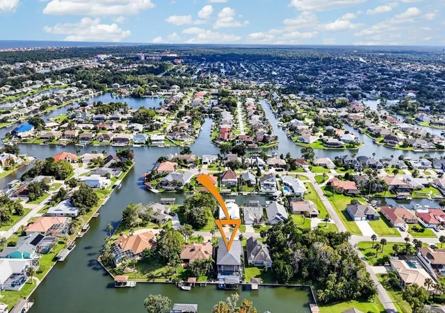 Photo 3 of Single family home for sale at 9 Crossgate Ct E, Palm Coast, FL 32137 | MLS# FC321677 | Listing updated on 2026-10-09