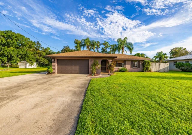 Photo 1 of Single family home for sale at 3011 Waterway Dr, Lake Placid, FL 33852 | MLS# S5158238 | Listing updated on 2026-09-25