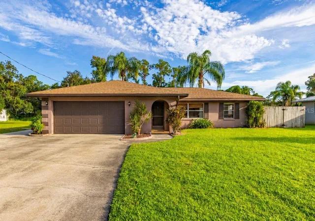 Photo 2 of Single family home for sale at 3011 Waterway Dr, Lake Placid, FL 33852 | MLS# S5158238 | Listing updated on 2026-09-25
