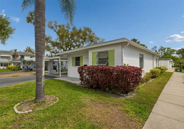 Photo 2 of Condo for sale at 6026 Lilli Way, Bradenton, FL 34207 | MLS# A4707279 | Listing updated on 2026-09-29
