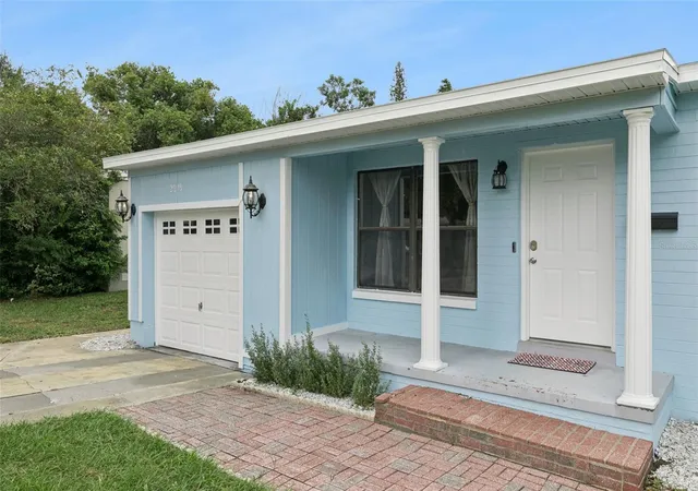 Photo 3 of Single family home for sale at 2919 Huntington St, Orlando, FL 32803 | MLS# O6444503 | Listing updated on 2026-10-08