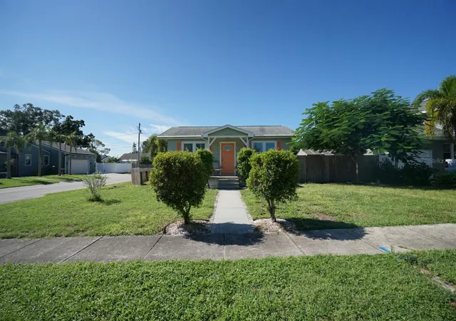 Photo 2 of Single family home for sale at 145 Ne Lincoln Cir N, Saint Petersburg, FL 33702 | MLS# TB8551833 | Listing updated on 2026-10-24