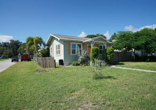 Photo 3 of Single family home for sale at 145 Ne Lincoln Cir N, Saint Petersburg, FL 33702 | MLS# TB8551833 | Listing updated on 2026-10-24