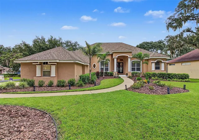 Photo 2 of Single family home for sale at 5109 Sylvan Oaks Dr, Valrico, FL 33596 | MLS# TB8551838 | Listing updated on 2026-10-05