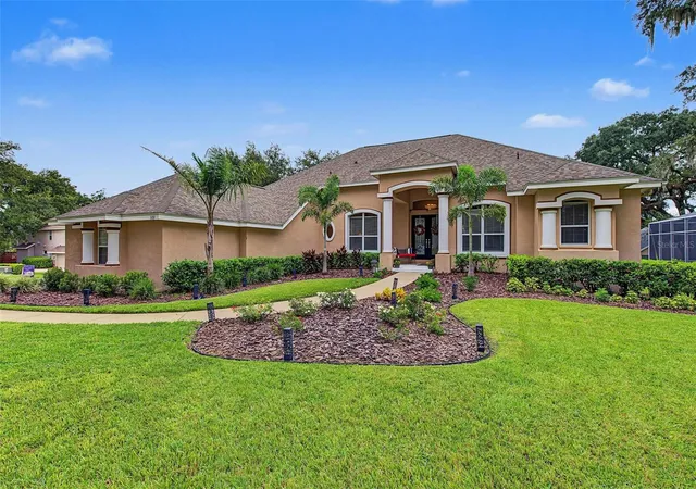 Photo 3 of Single family home for sale at 5109 Sylvan Oaks Dr, Valrico, FL 33596 | MLS# TB8551838 | Listing updated on 2026-10-05