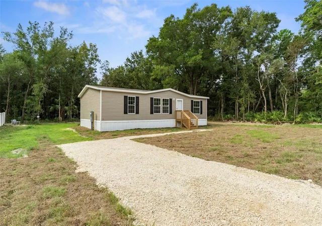 Photo 4 of Manufactured home for sale at 6612 W Grant St, Homosassa, FL 34448 | MLS# W7889797 | Listing updated on 2026-10-06