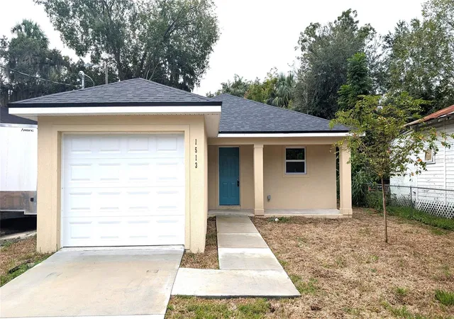 Photo 3 of Single family home for sale at 1513 W 16th Street, Sanford, FL 32771 | MLS# O6444508 | Listing updated on 2026-10-29