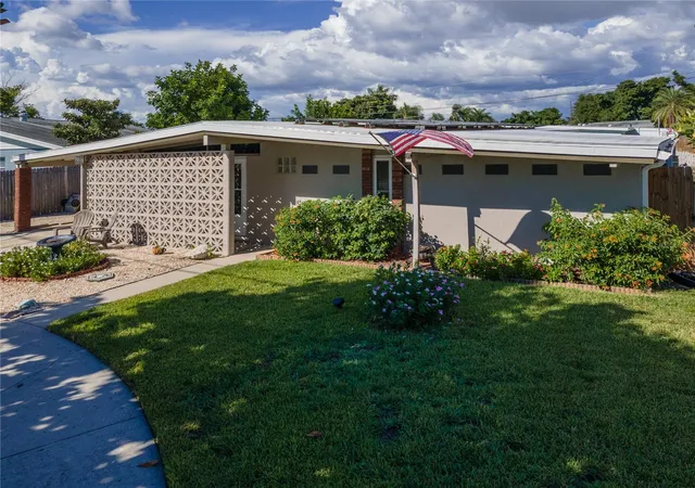 Photo 2 of Single family home for sale at 3019 Florida Blvd, Bradenton, FL 34207 | MLS# A4707285 | Listing updated on 2026-10-08