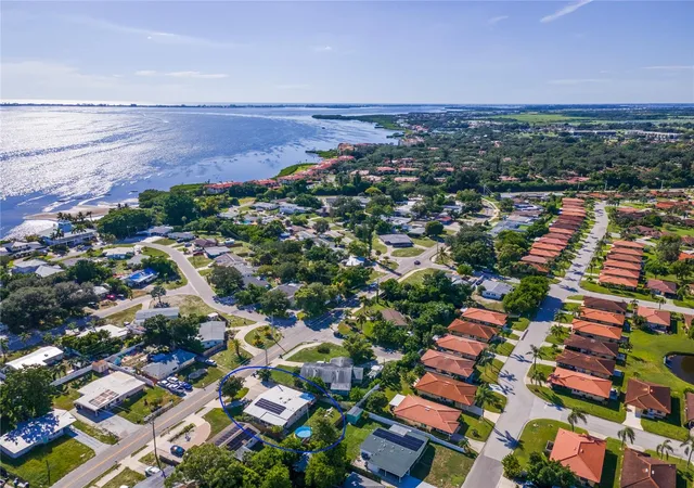 Photo 3 of Single family home for sale at 3019 Florida Blvd, Bradenton, FL 34207 | MLS# A4707285 | Listing updated on 2026-10-08