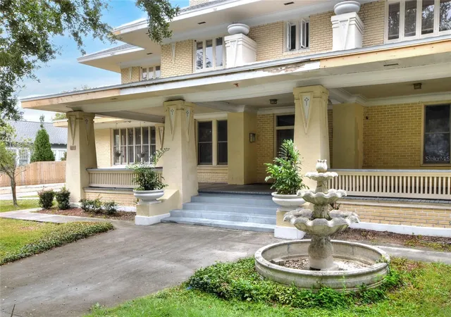 Photo 3 of Mansion for sale at 417 Frank Lloyd Wright Way, Lakeland, FL 33803 | MLS# L4965317 | Listing updated on 2026-10-05