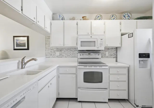 Photo 4 of Condo for sale at 414 Cerromar Cir S #249, Venice, FL 34293 | MLS# N6145905 | Listing updated on 2026-09-28