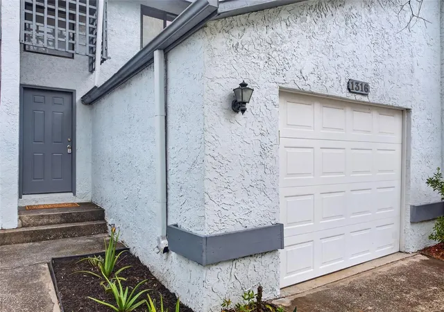 Townhouse for sale at 1316 Mountainview, TAMPA, FL 33612 | MLS# TB8551844