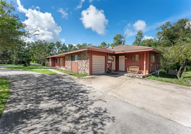 Photo 4 of Single family home for sale at 19711 State Rd 44, Eustis, FL 32736 | MLS# O6444516 | Listing updated on 2026-10-08