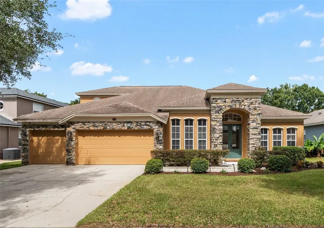 Single family home for sale at 2712 Aloma Oaks Dr, OVIEDO, FL 32765 | MLS# O6444517