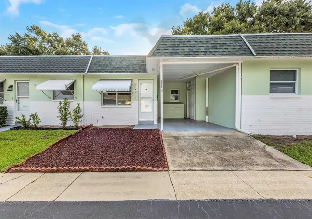 Photo 2 of Single family home for sale at 165 Sky Loch Dr E, Dunedin, FL 34698 | MLS# TB8551846 | Listing updated on 2026-09-27