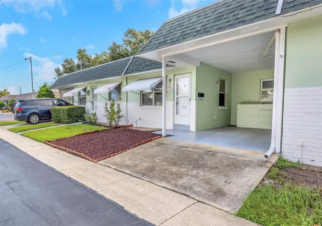 Photo 3 of Single family home for sale at 165 Sky Loch Dr E, Dunedin, FL 34698 | MLS# TB8551846 | Listing updated on 2026-09-27