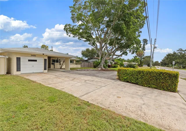 Photo 2 of Single family home for sale at 1431 Pinellas Point Dr S, Saint Petersburg, FL 33705 | MLS# TB8551850 | Listing updated on 2026-10-22