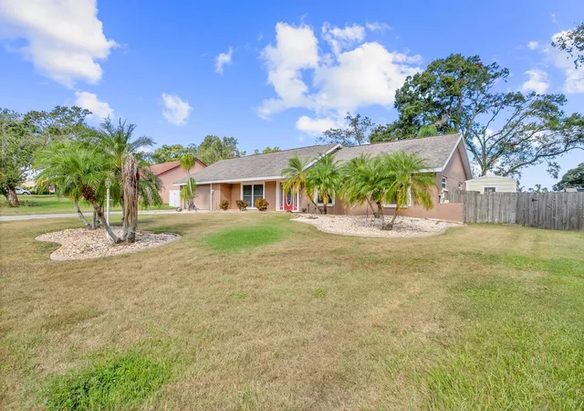 Photo 3 of Single family home for sale at 4502 Mohican Trl, Valrico, FL 33594 | MLS# TB8551852 | Listing updated on 2026-09-25