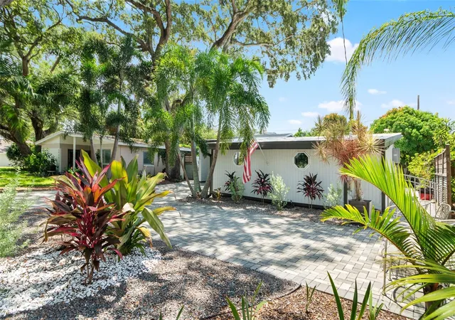 Photo 3 of Single family home for sale at 3004 W Bay Villa Ave, Tampa, FL 33611 | MLS# TB8551854 | Listing updated on 2026-10-03