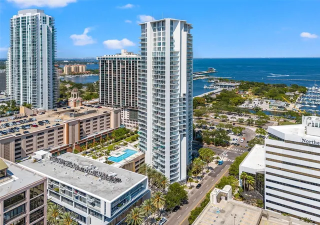 Photo 2 of Condo for sale at 175 1st Street S #2107, Saint Petersburg, FL 33701 | MLS# A4707296 | Listing updated on 2026-10-09