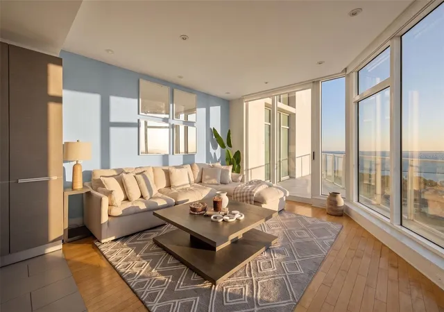 Photo 3 of Condo for sale at 175 1st Street S #2107, Saint Petersburg, FL 33701 | MLS# A4707296 | Listing updated on 2026-10-09