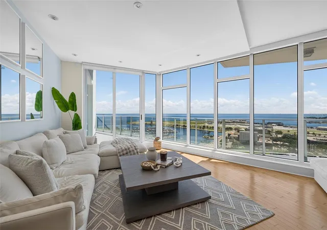 Photo 4 of Condo for sale at 175 1st Street S #2107, Saint Petersburg, FL 33701 | MLS# A4707296 | Listing updated on 2026-10-09
