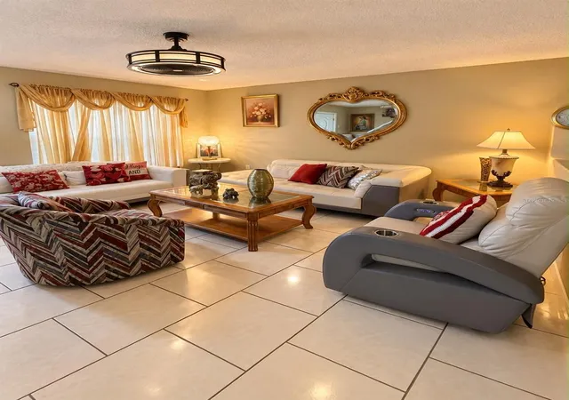 Photo 4 of Single family home for sale at 100 Windy Dune Ct, Kissimmee, FL 34743 | MLS# S5158243 | Listing updated on 2026-09-25