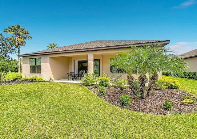 Photo 3 of Single family home for sale at 195 Casavista Dr, Kissimmee, FL 34759 | MLS# S5158246 | Listing updated on 2026-09-25