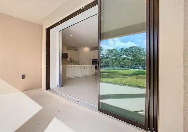 Photo 4 of Single family home for sale at 195 Casavista Dr, Kissimmee, FL 34759 | MLS# S5158246 | Listing updated on 2026-09-25