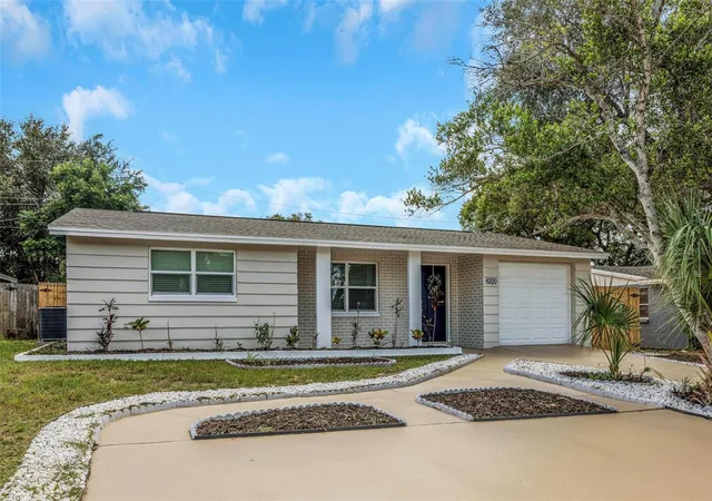 Photo 3 of Sale Pending at 6200 Emerald Dr, New Port Richey, FL 34653 | MLS# A4707299 | Listing updated on 2026-10-02