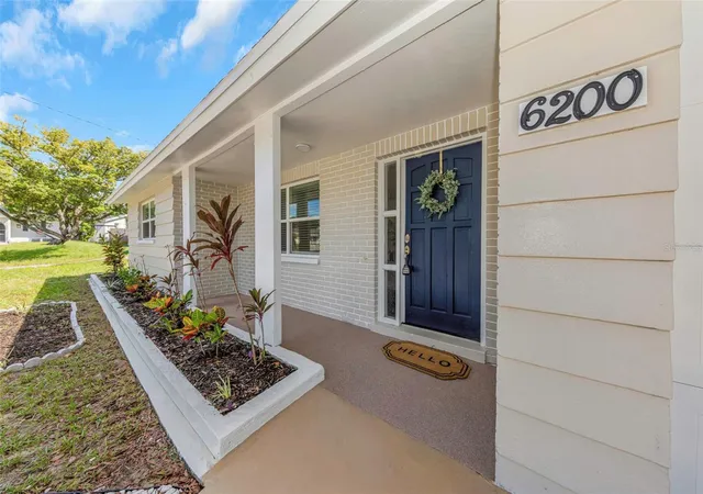 Photo 4 of Sale Pending at 6200 Emerald Dr, New Port Richey, FL 34653 | MLS# A4707299 | Listing updated on 2026-10-02