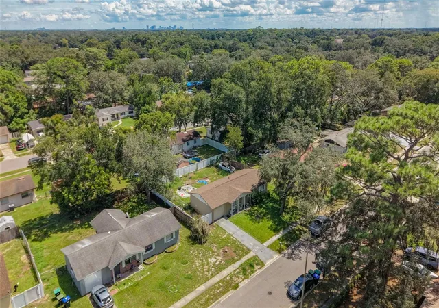 Photo 2 of Single family home for sale at 3667 Trianon Dr, Orlando, FL 32818 | MLS# O6444541 | Listing updated on 2026-10-07